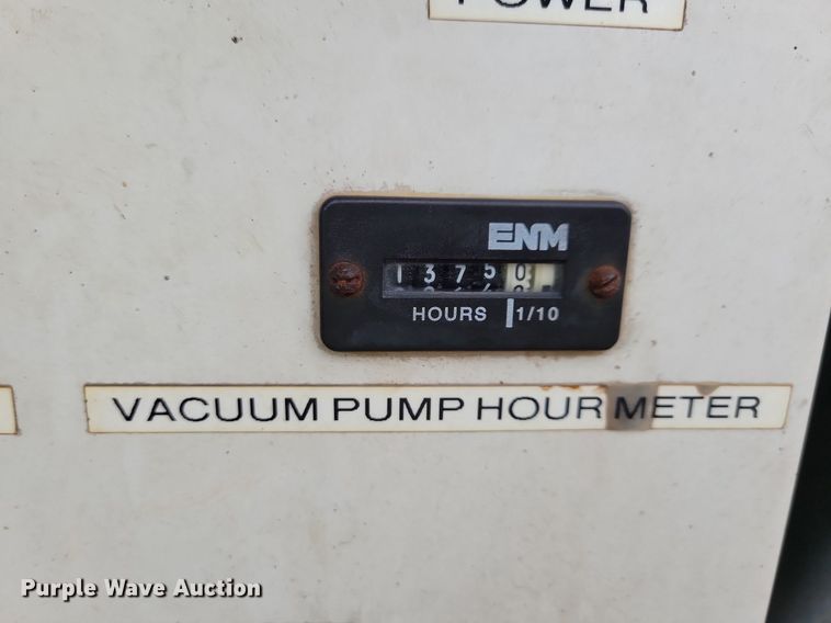 image for item LO9840 2000  Sterling L7500  vacuum truck