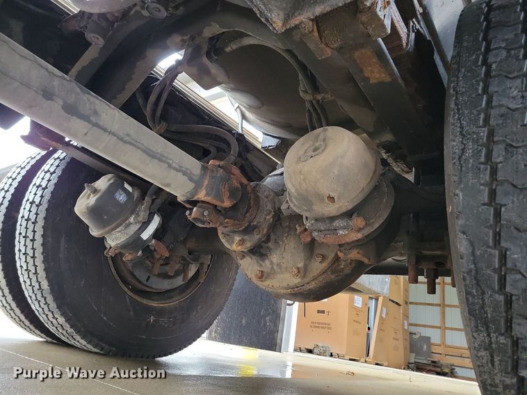 image for item LO9840 2000  Sterling L7500  vacuum truck