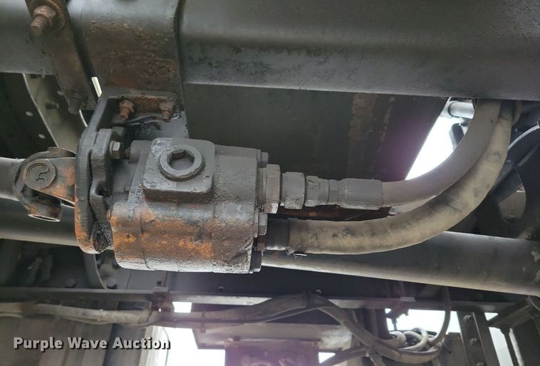 image for item LO9840 2000  Sterling L7500  vacuum truck