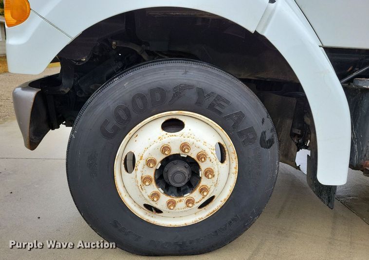 image for item LO9840 2000  Sterling L7500  vacuum truck