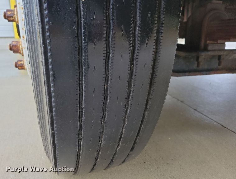 image for item LO9840 2000  Sterling L7500  vacuum truck