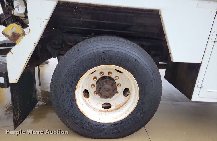 image for item LO9840 2000  Sterling L7500  vacuum truck