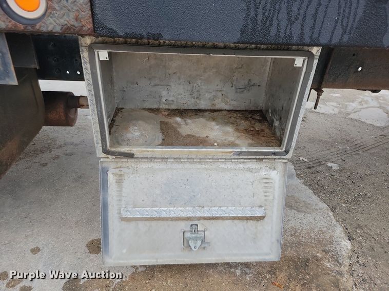 image for item LO9911 1994 Chevrolet Kodiak C5500  flatbed truck