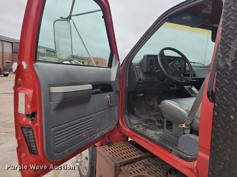 image for item LO9911 1994 Chevrolet Kodiak C5500  flatbed truck