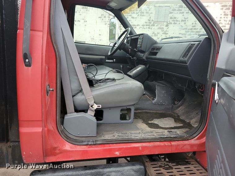 image for item LO9911 1994 Chevrolet Kodiak C5500  flatbed truck