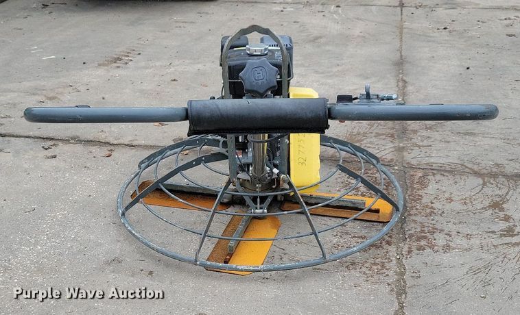 image for item LO9926 2017 Wacker Neuson CT48  power trowel