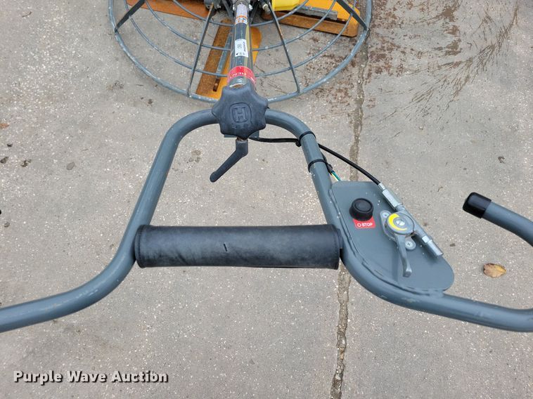 image for item LO9926 2017 Wacker Neuson CT48  power trowel