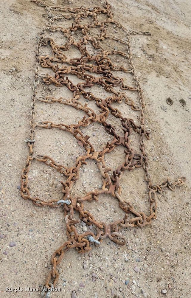 image for item LO9939 (2) tire chains