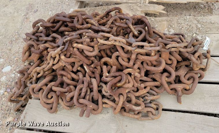 image for item LO9939 (2) tire chains