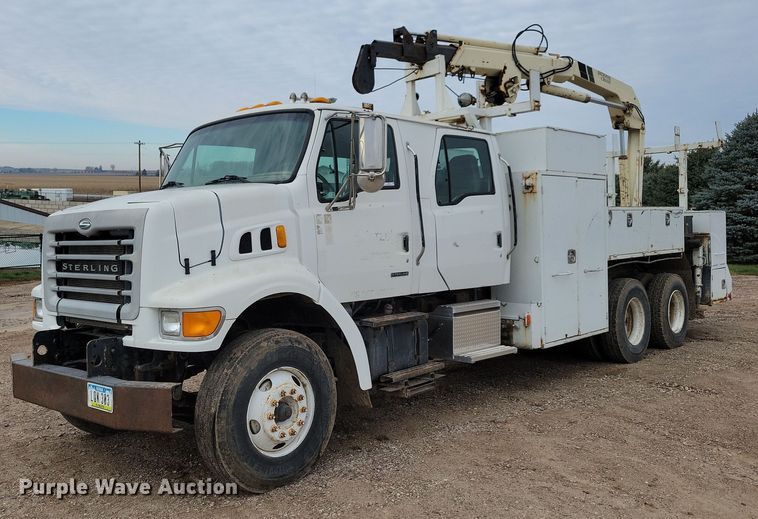 image for item LO9940 2004 Sterling LT7500  crane truck