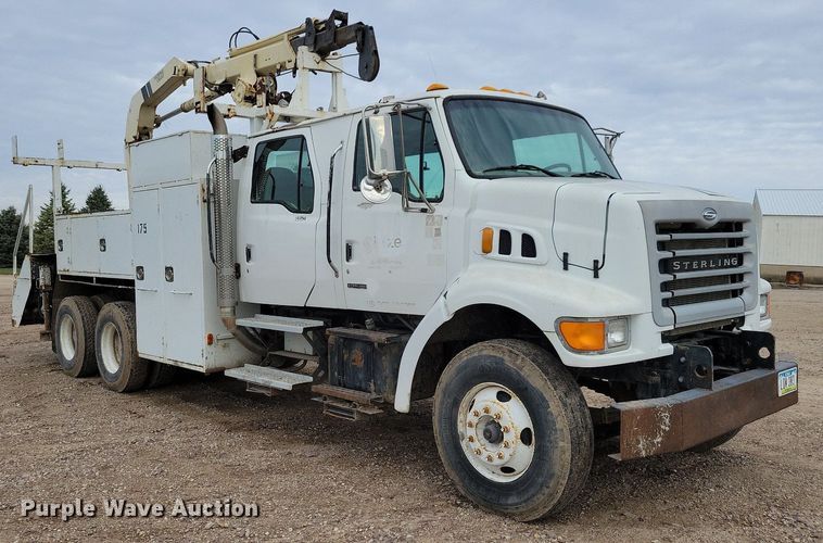 image for item LO9940 2004 Sterling LT7500  crane truck