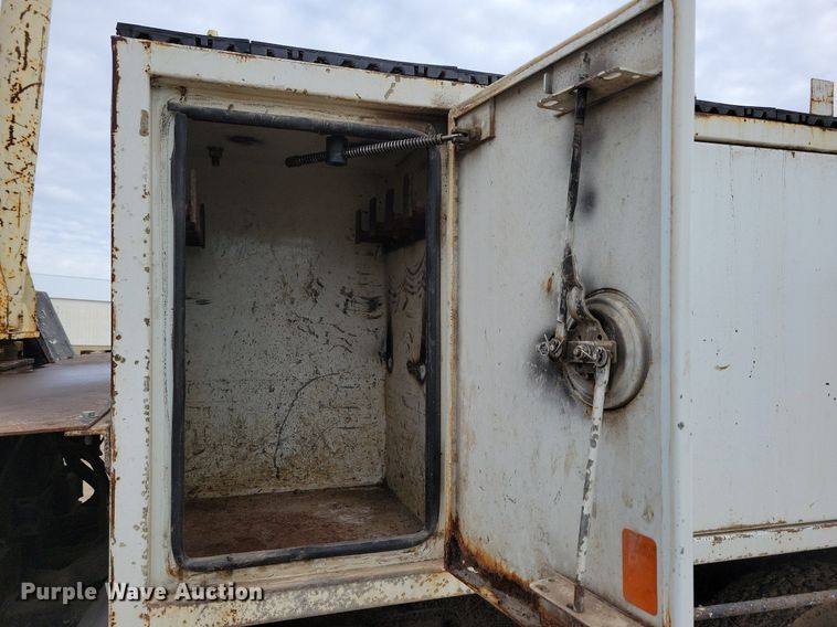 image for item LO9940 2004 Sterling LT7500  crane truck