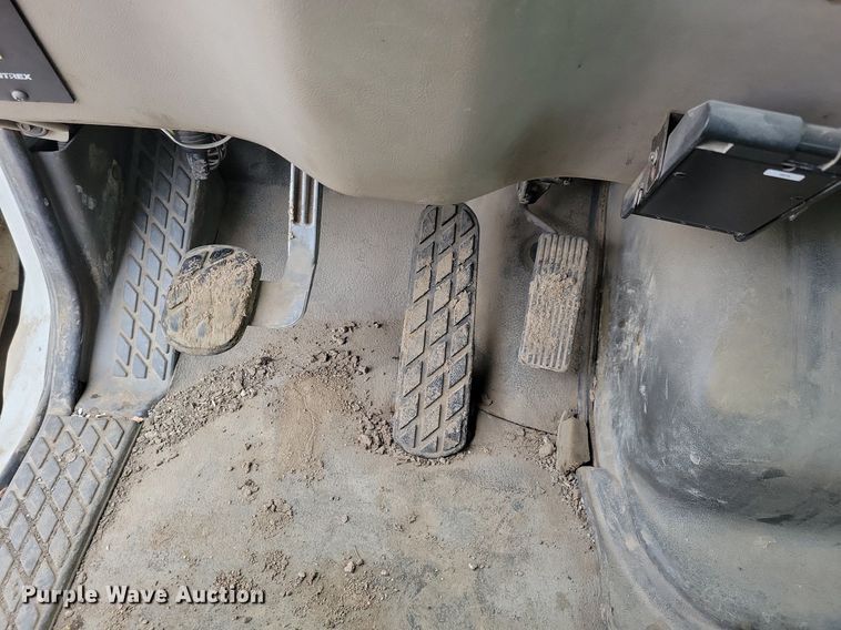 image for item LO9940 2004 Sterling LT7500  crane truck