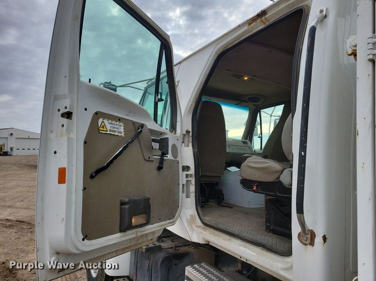 image for item LO9940 2004 Sterling LT7500  crane truck