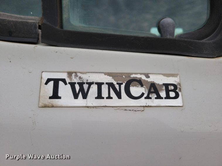 image for item LO9940 2004 Sterling LT7500  crane truck