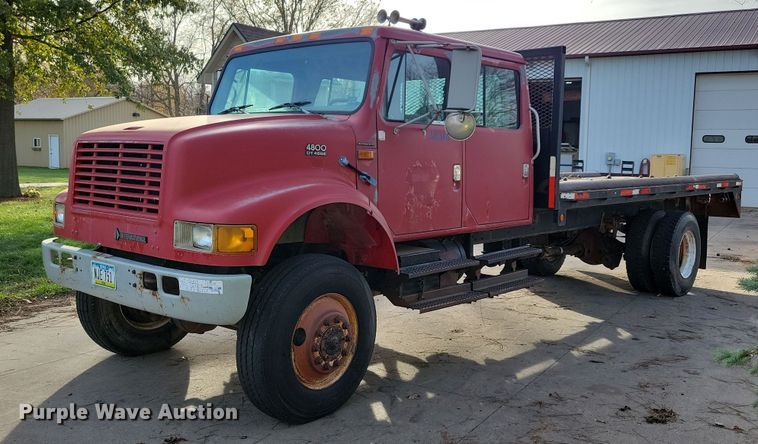 image for item LO9945 1999 International 4800  Crew Cab flatbed truck