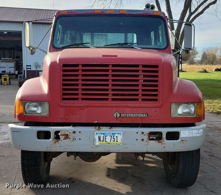 image for item LO9945 1999 International 4800  Crew Cab flatbed truck