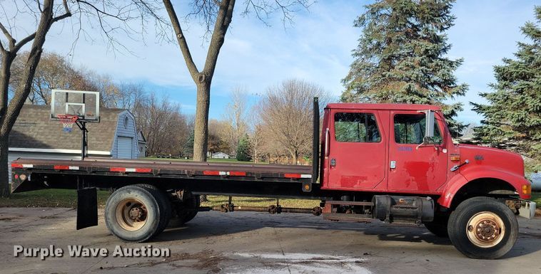 image for item LO9945 1999 International 4800  Crew Cab flatbed truck