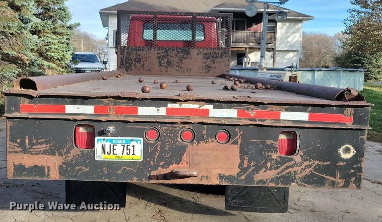 image for item LO9945 1999 International 4800  Crew Cab flatbed truck