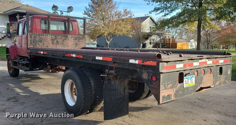 image for item LO9945 1999 International 4800  Crew Cab flatbed truck