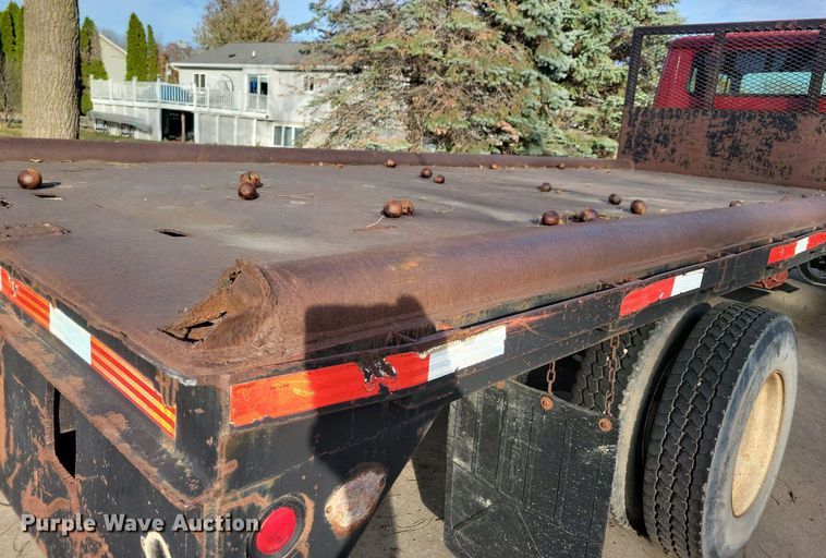 image for item LO9945 1999 International 4800  Crew Cab flatbed truck