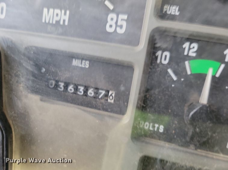 image for item LO9945 1999 International 4800  Crew Cab flatbed truck