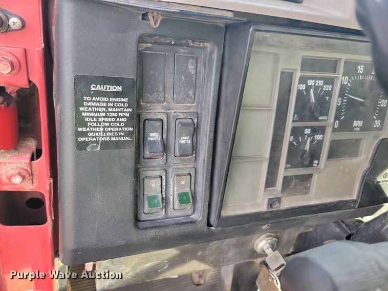 image for item LO9945 1999 International 4800  Crew Cab flatbed truck