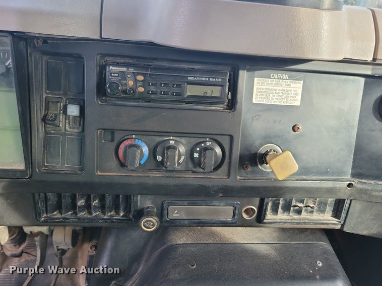 image for item LO9945 1999 International 4800  Crew Cab flatbed truck