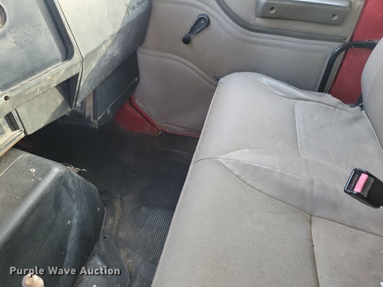 image for item LO9945 1999 International 4800  Crew Cab flatbed truck