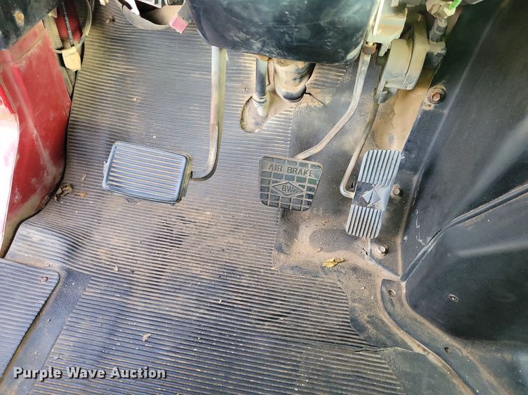 image for item LO9945 1999 International 4800  Crew Cab flatbed truck