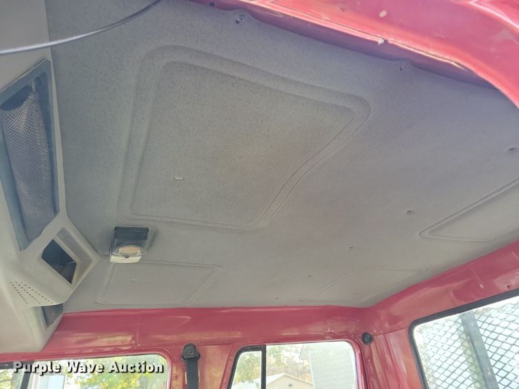 image for item LO9945 1999 International 4800  Crew Cab flatbed truck