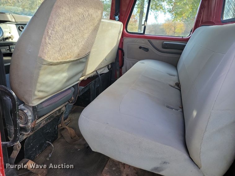 image for item LO9945 1999 International 4800  Crew Cab flatbed truck