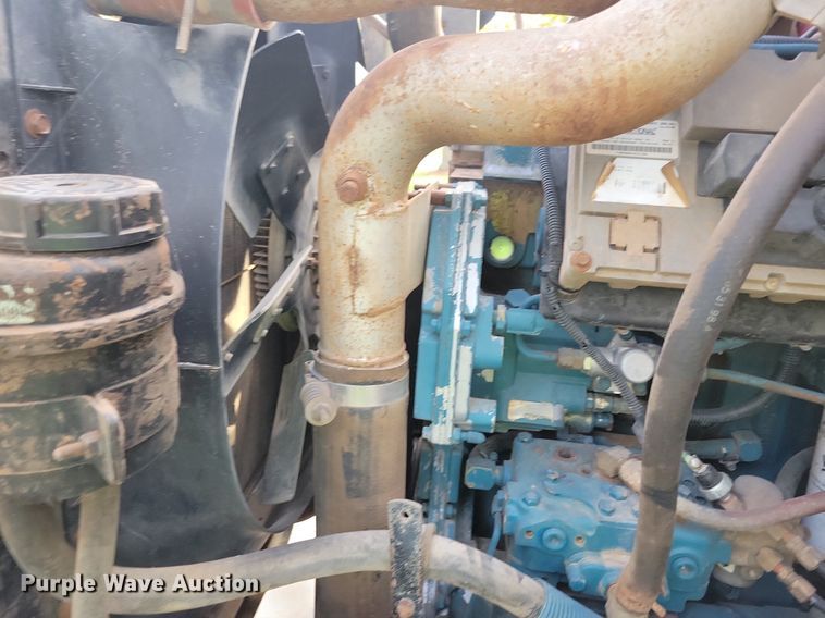 image for item LO9945 1999 International 4800  Crew Cab flatbed truck