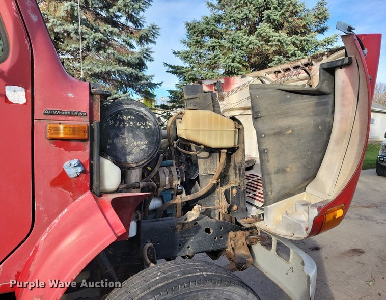 image for item LO9945 1999 International 4800  Crew Cab flatbed truck