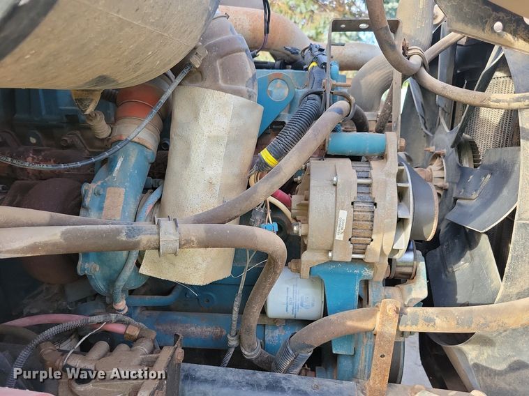 image for item LO9945 1999 International 4800  Crew Cab flatbed truck