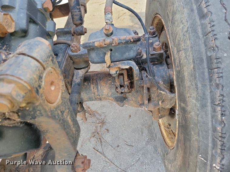 image for item LO9945 1999 International 4800  Crew Cab flatbed truck