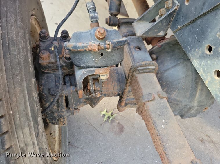 image for item LO9945 1999 International 4800  Crew Cab flatbed truck