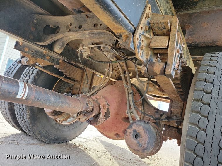 image for item LO9945 1999 International 4800  Crew Cab flatbed truck