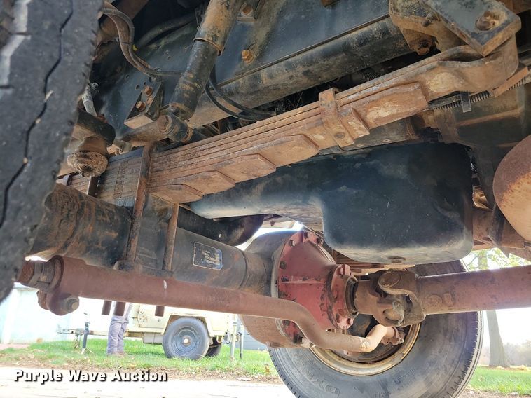 image for item LO9945 1999 International 4800  Crew Cab flatbed truck