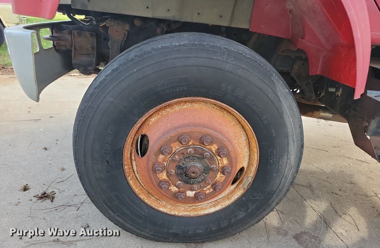 image for item LO9945 1999 International 4800  Crew Cab flatbed truck