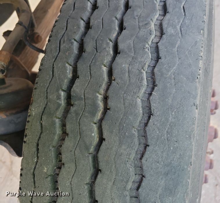 image for item LO9945 1999 International 4800  Crew Cab flatbed truck