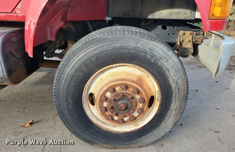 image for item LO9945 1999 International 4800  Crew Cab flatbed truck