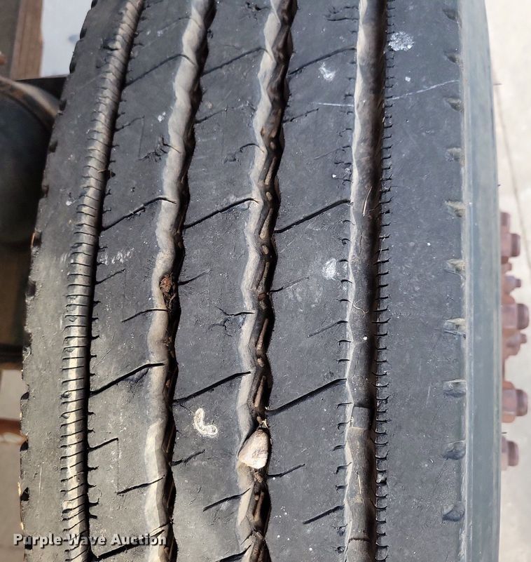 image for item LO9945 1999 International 4800  Crew Cab flatbed truck