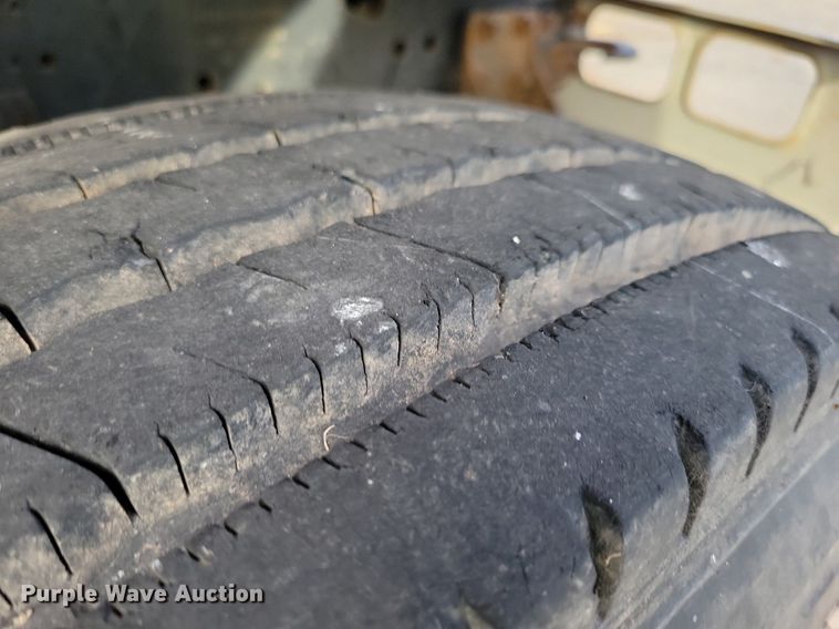 image for item LO9945 1999 International 4800  Crew Cab flatbed truck