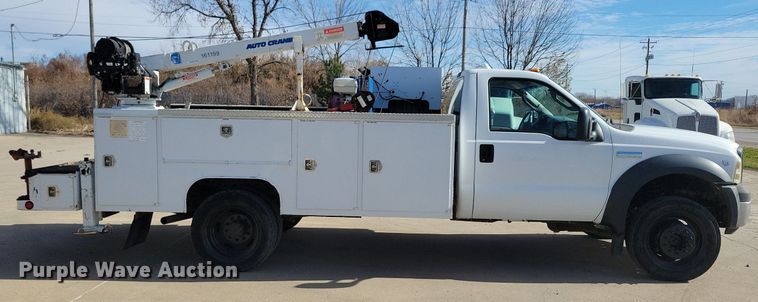 image for item LO9946 2006 Ford F550 Super Duty  utility / service truck