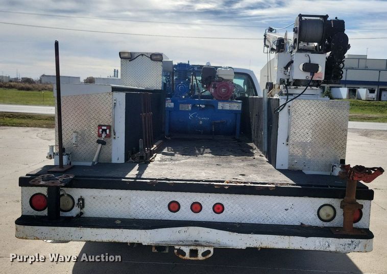 image for item LO9946 2006 Ford F550 Super Duty  utility / service truck