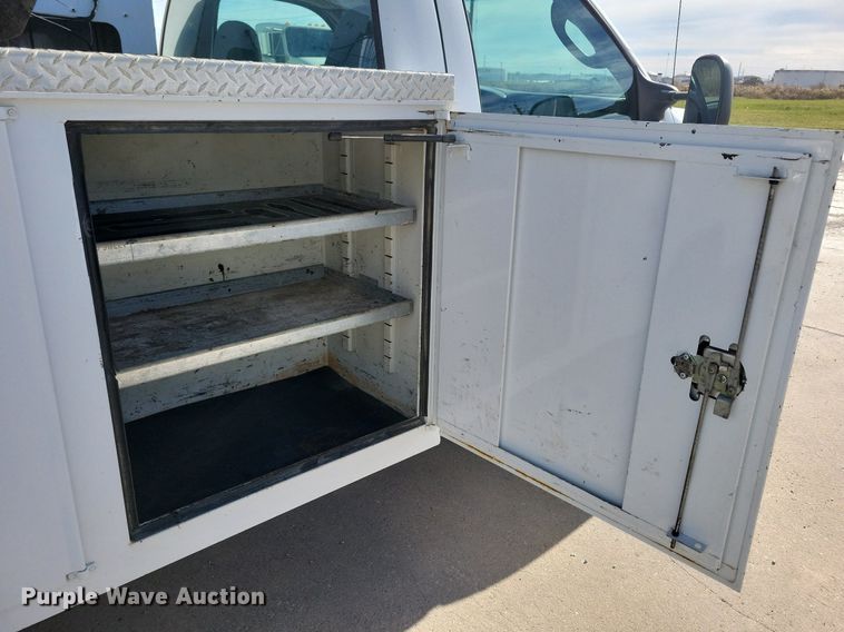 image for item LO9946 2006 Ford F550 Super Duty  utility / service truck