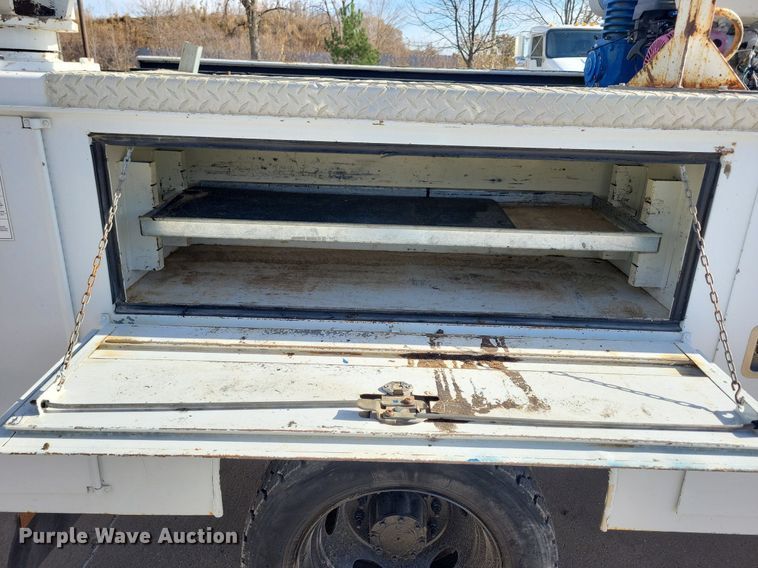 image for item LO9946 2006 Ford F550 Super Duty  utility / service truck