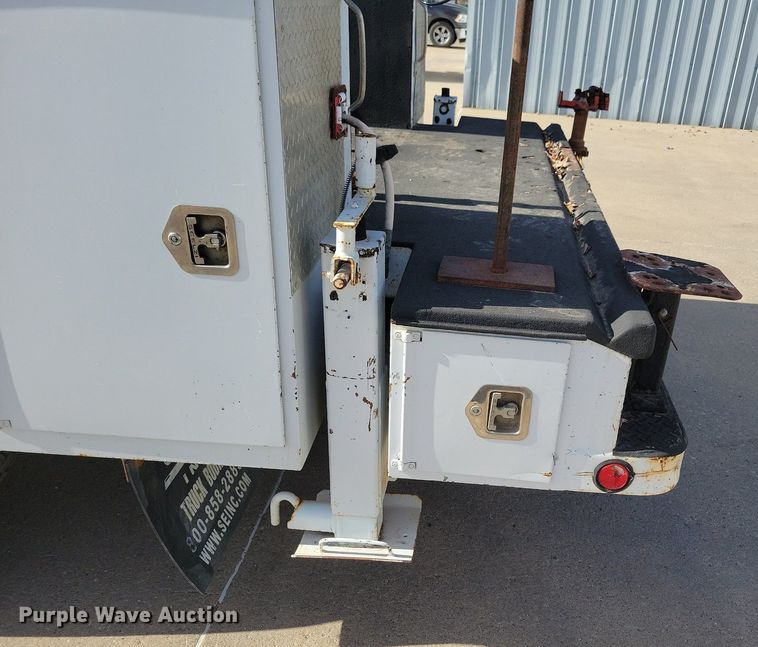 image for item LO9946 2006 Ford F550 Super Duty  utility / service truck