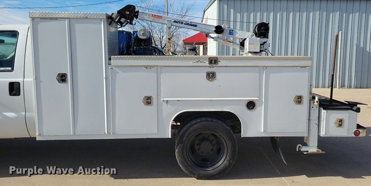 image for item LO9946 2006 Ford F550 Super Duty  utility / service truck